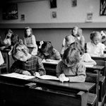 823239 Afbeelding van meisjes in de schoolbanken van de Piusschool voor R.K. onderwijs voor meisjes (Oudegracht 33) te ...
